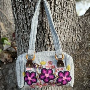 Ainka Handmade Alpaca Wool Gorgeous pink and purple embroidered shoulder bag.